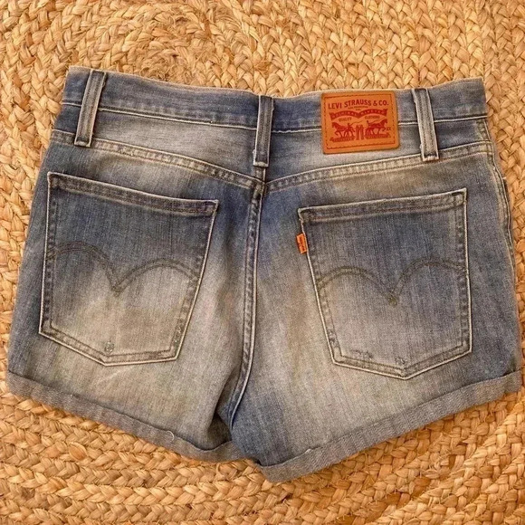 Levi’s Jean Short - Picture 4 of 4